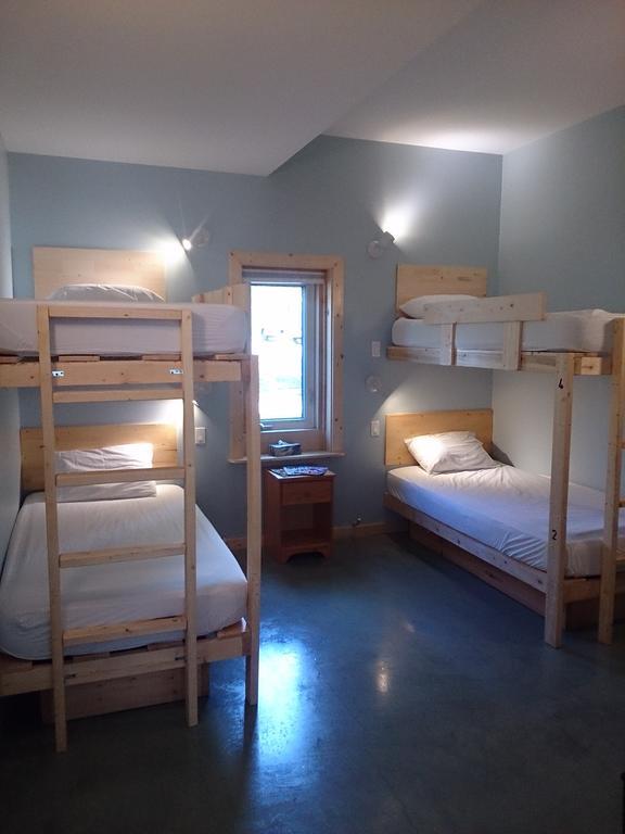 Hot Springs Campground & Hostel Upper Laberge Bilik gambar